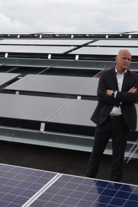 PVT-panelen-Triple-Solar-warmtepomppaneel-dak-opstelling-01-zwembad-welle