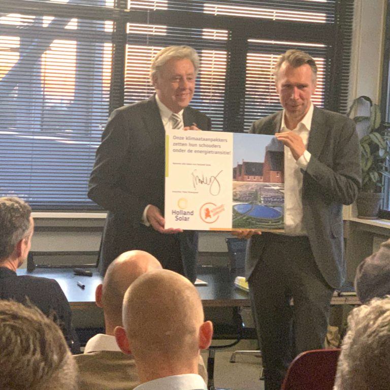 Triple-Solar-Holland-Solar-Ed-Nijpels-neemt-handtekening-klimaatakkoord-ontvangst