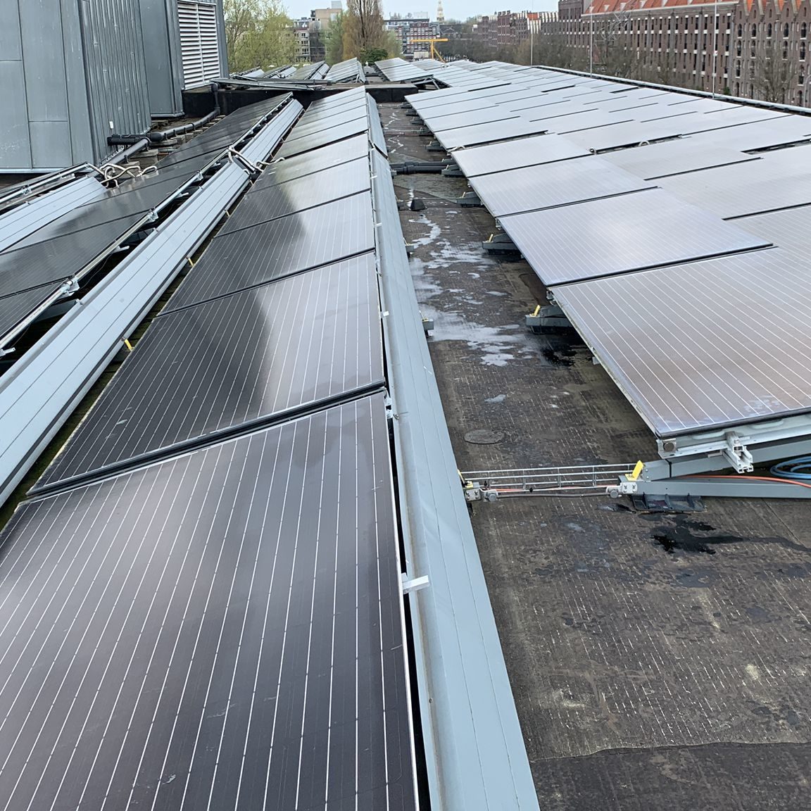 artis-restaurant-de-twee-cheetahs-pvt-panelen-triple-solar-6