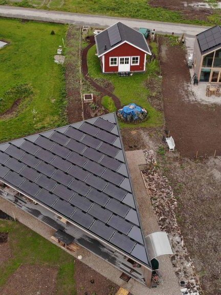 Triple-Solar-PVT-paneel-Pyramide-woning-Oosterwold-Almere-Studio-Eco-Interieur-Zonnepanelen-pyramid-house-solarpanel-02