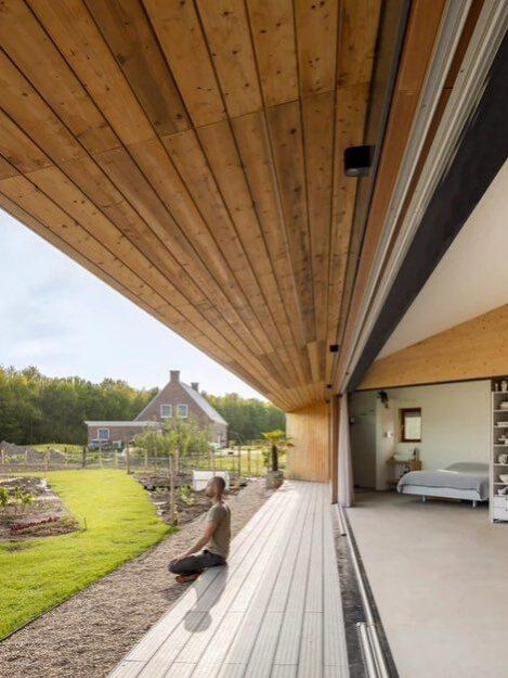 Triple-Solar-PVT-paneel-Pyramide-woning-Oosterwold-Almere-Studio-Eco-Interieur-Zonnepanelen-pyramid-house-solarpanel-05