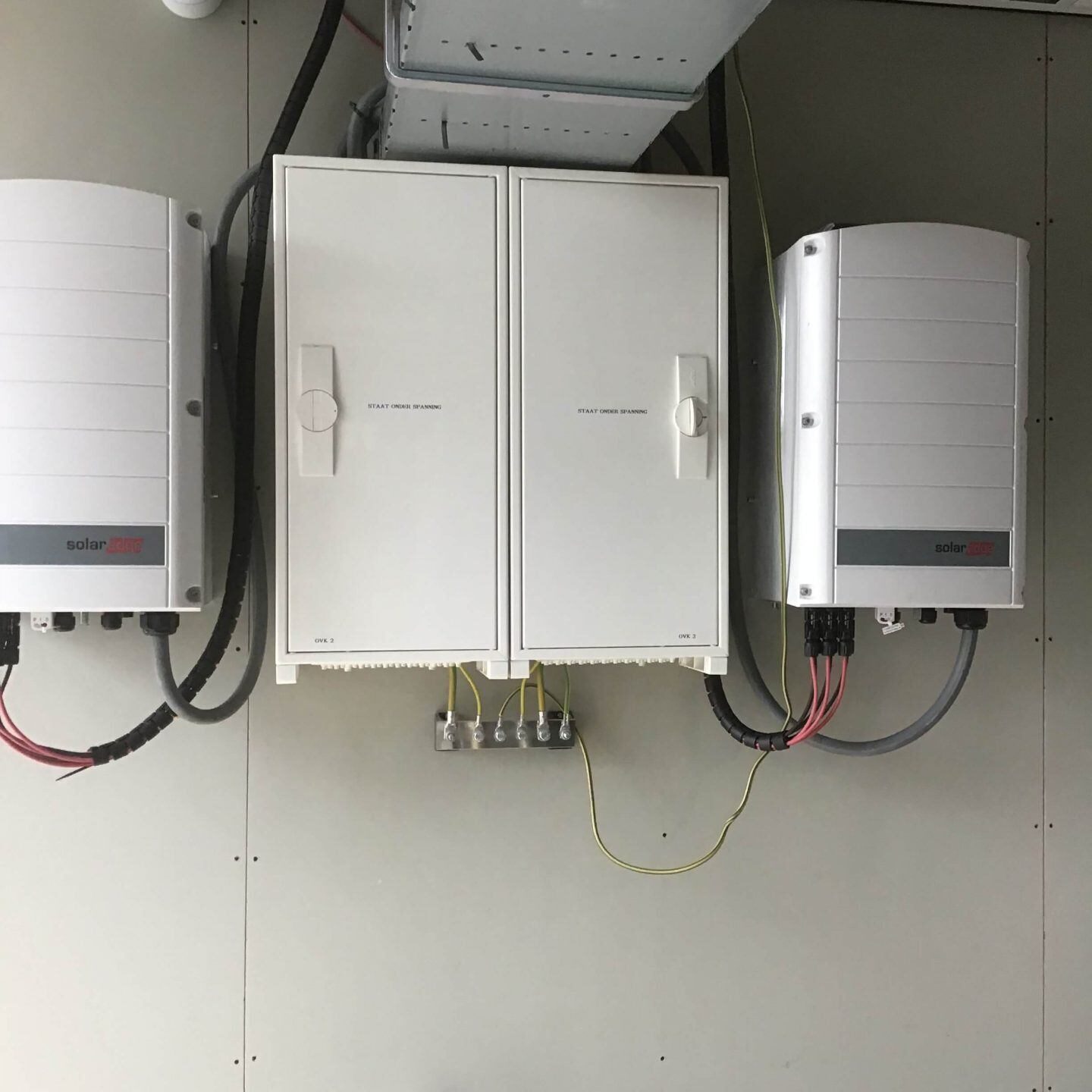 PVT-paneel-warmtepomppaneel-zonnepaneel-warmtepomp-Triple-Solar-verwarmen-koelen-school-cruquisschool-06