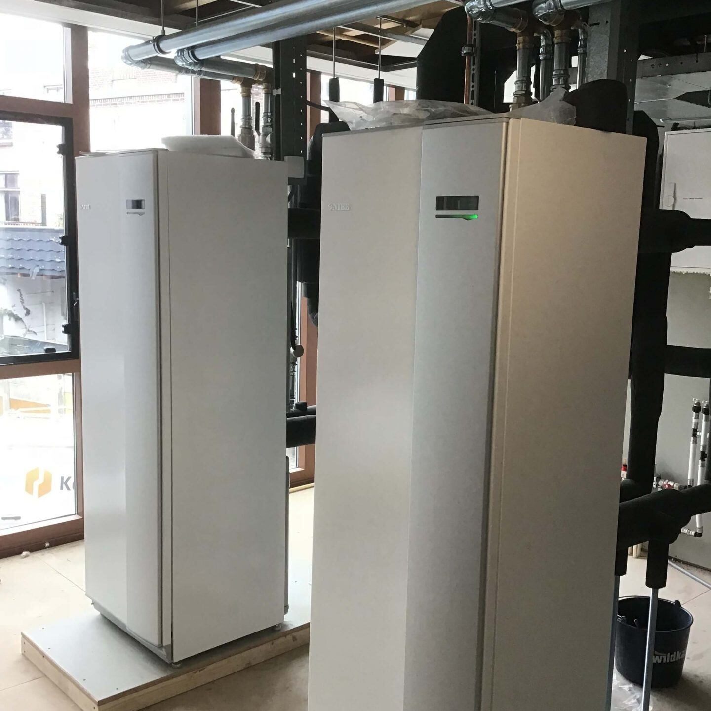 PVT-paneel-warmtepomppaneel-zonnepaneel-warmtepomp-Triple-Solar-verwarmen-koelen-school-cruquisschool-08