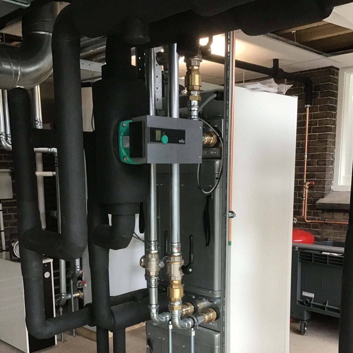 PVT-paneel-warmtepomppaneel-zonnepaneel-warmtepomp-Triple-Solar-verwarmen-koelen-school-cruquisschool-09