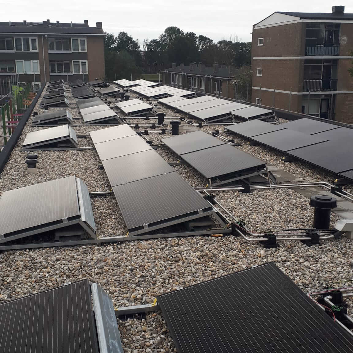 Dickensplaats-Utrecht-Koopmans-bouw-Mampaey-Triple-Solar-PVT-panelen-wijk-op-dak-08
