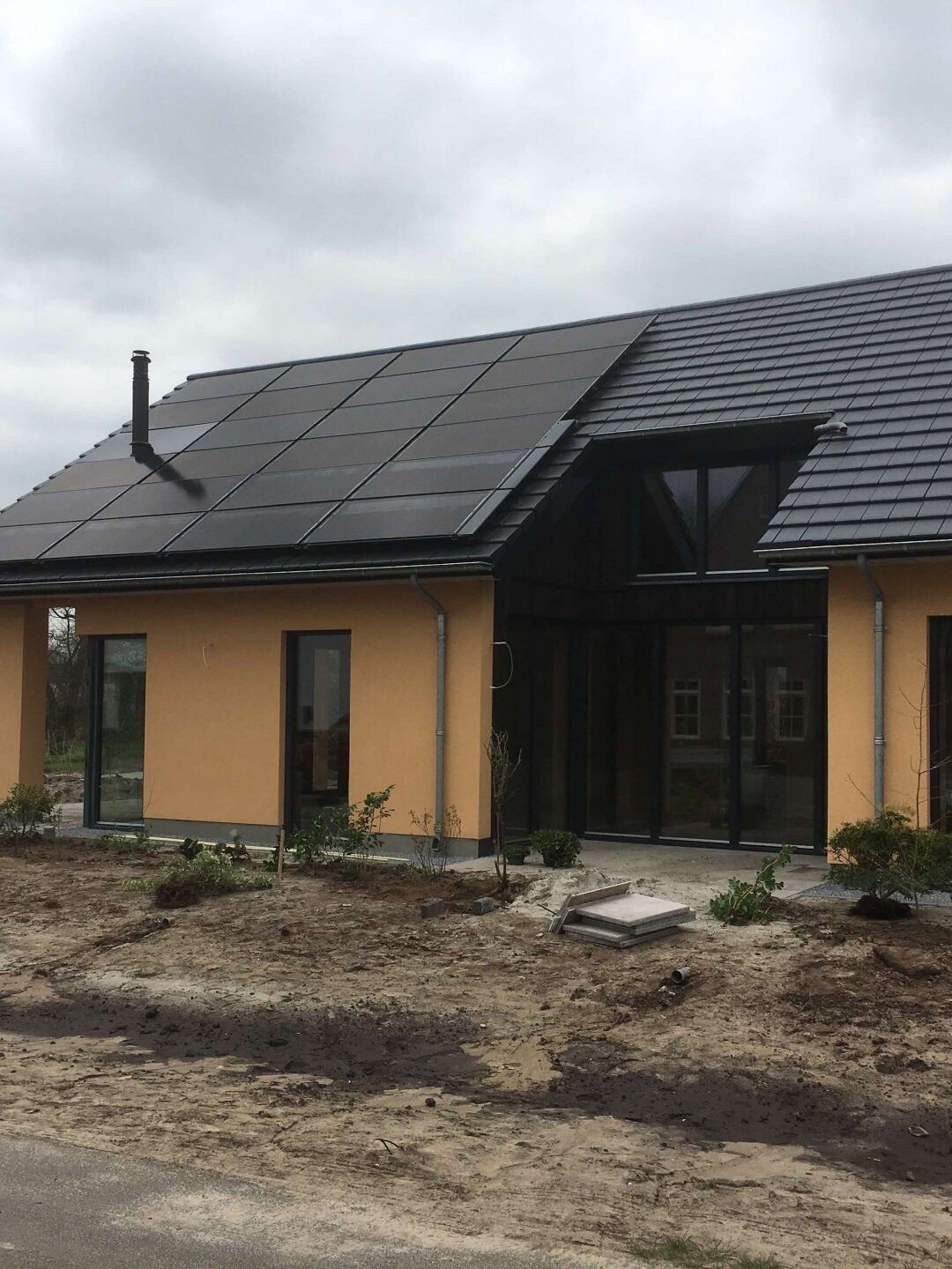 PVT-panelen-Triple-Solar-Dak-moderne-woning-Ommen-Tijhaar-drone-video-schuindak-001