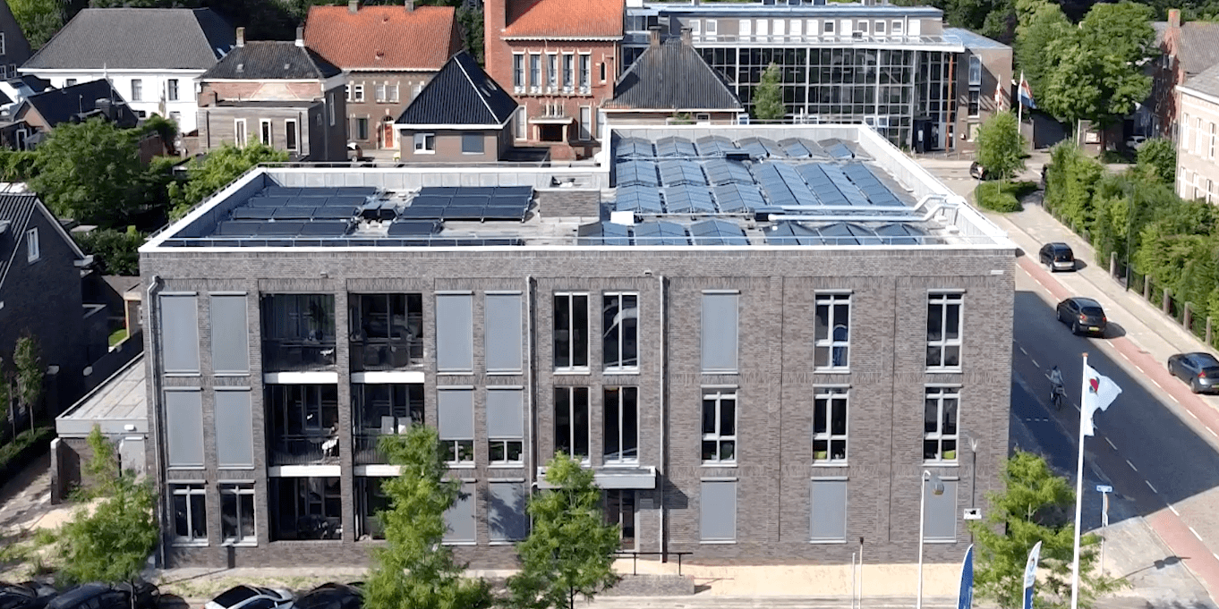 PVT-panelen-Triple-Solar-De Hoogt-Dongen -woningcorporatie-Cascade-Werkendamse-Verwarmings-industrie-drone-01