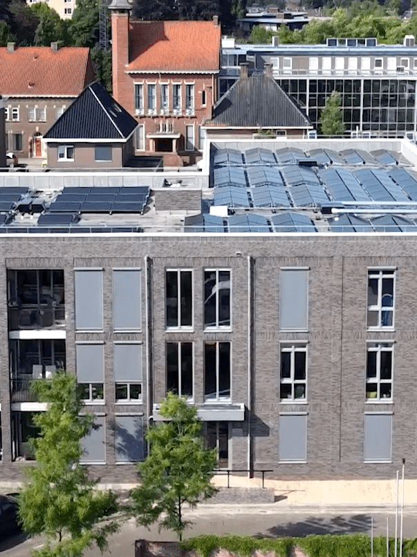 PVT-panelen-Triple-Solar-De Hoogt-Dongen -woningcorporatie-Cascade-Werkendamse-Verwarmings-industrie-drone-01