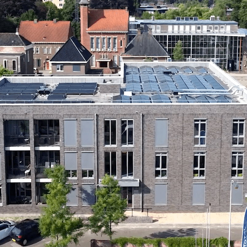 PVT-panelen-Triple-Solar-De Hoogt-Dongen -woningcorporatie-Cascade-Werkendamse-Verwarmings-industrie-drone-01