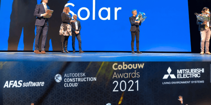 Triple-Solar-wint-Cobouw-Award-2021-innovatie-van-het-jaar-PVT-warmtepomp-hybride-all-electric-podium-duo-LR-01-jpg Triple-Solar-wint-Cobouw-Award-2021-innovatie-van-het-jaar-PVT-warmtepomp-hybride-all-electric-podium-duo-LR-01-jpg