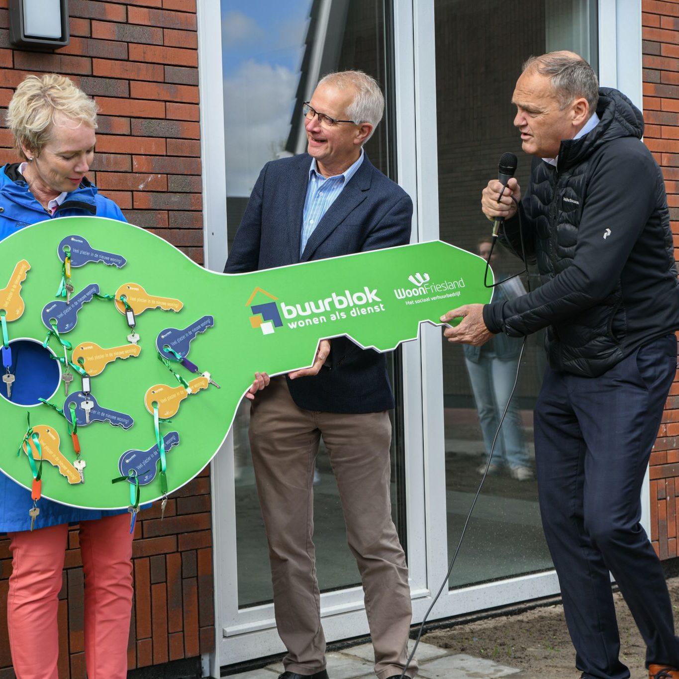 Buurblok-leeuwarden-Woningcorporaties-Triple-Solar-PVT-panelen-warmtepomp-Dijkstra-Draaisma-wocozon-Nieuwbouw-woonfriesland-02-sleuteloverdracht