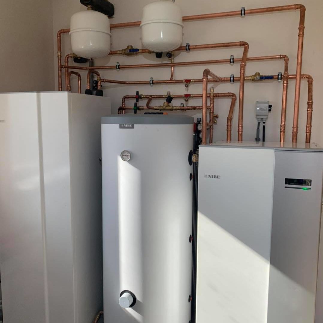 Triple-Solar-PVT-panelen-vloerverwarming-warmtepomp-boiler-technische-ruimte-Middelstum-Groningen-Techisch-Installatiebedrijf-Bakker-04