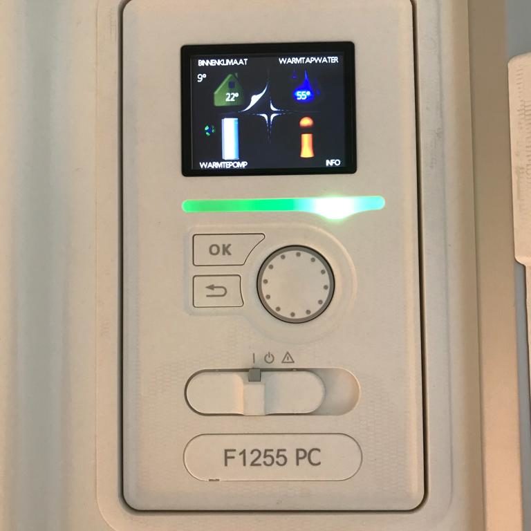 energie-verbruik-jaren60-woning-pvt-panelen-warmtepomp-triple-solar-display-NIBE-screenshot-02