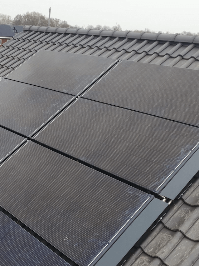 Meacase-s-Gravendeel-Hoffelijk-wonen-Triple-Solar-PVT-panelen-geinstalleerd-03