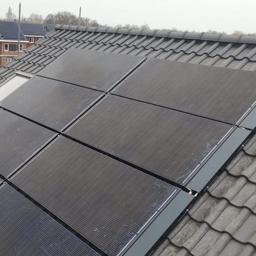 Meacase-s-Gravendeel-Hoffelijk-wonen-Triple-Solar-PVT-panelen-geinstalleerd-03