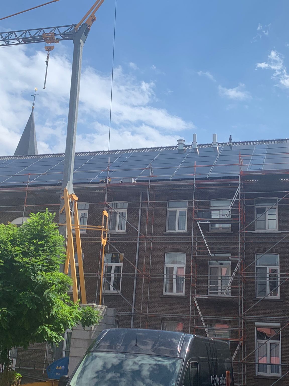 lazaristen-klooster-Panningen-missiehuis-Sint-Jozef-verduurzamen-hybride-PVT-panelen-warmtepomp-installatie-hijskraan-steiger-01
