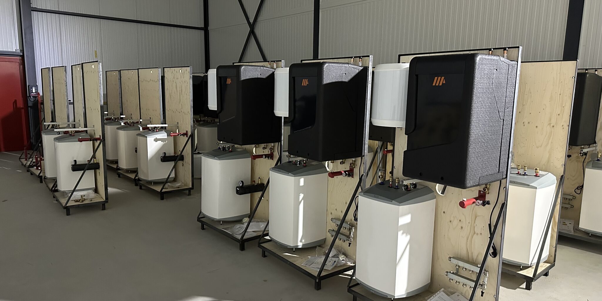 Woningcorporatie-renoveert-zorgvastgoed-woningen-met-44-PVT-warmtepompen-skids