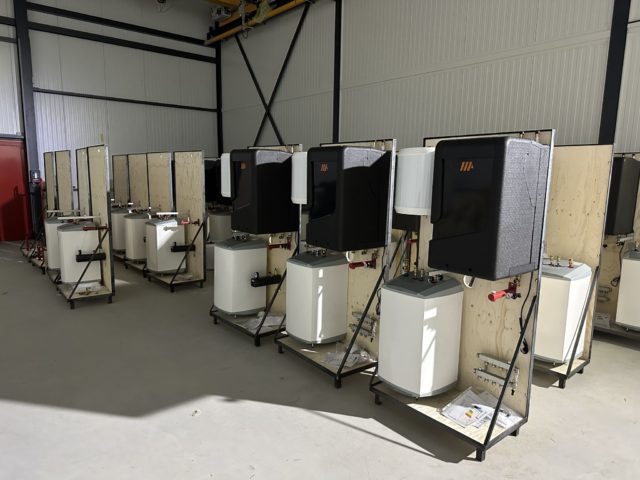 Woningcorporatie-renoveert-zorgvastgoed-woningen-met-44-PVT-warmtepompen-skids