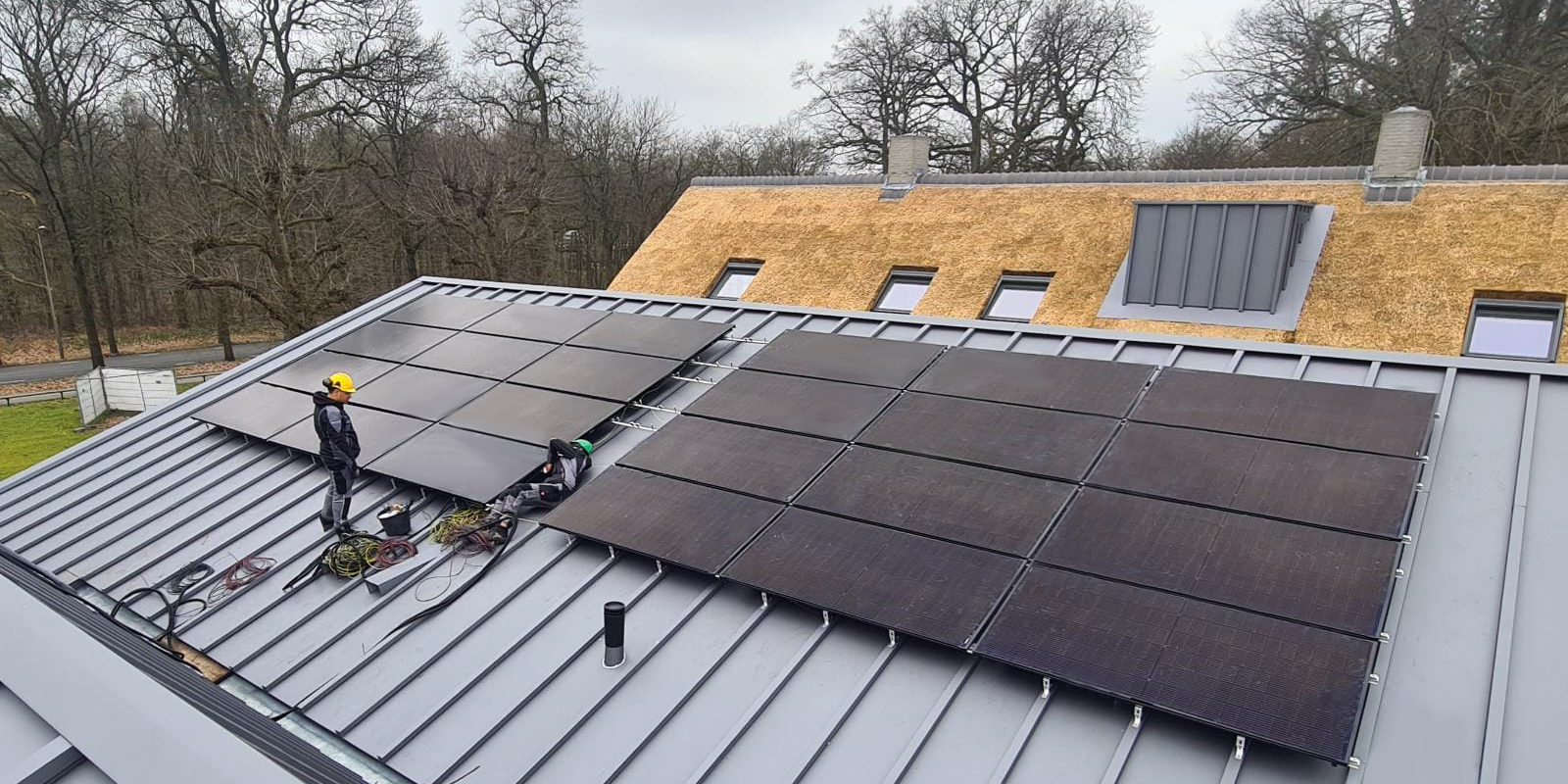 PVT-panelen-bron-warmtepomp-zorgvastgoed-appartementen-Arhnem-Triple-Solar-Loohuis-installatie-woon-bij-september-04