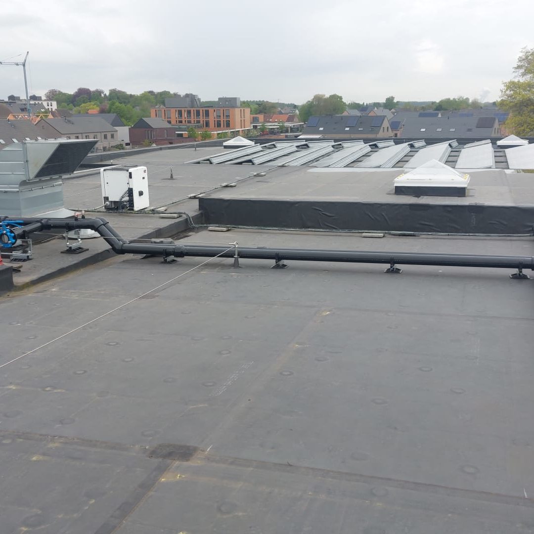 Sporthal-Moerbeke-Belgie-PVT-panelen-Triple-Solar-Spie-Belgium-Lokeren-02