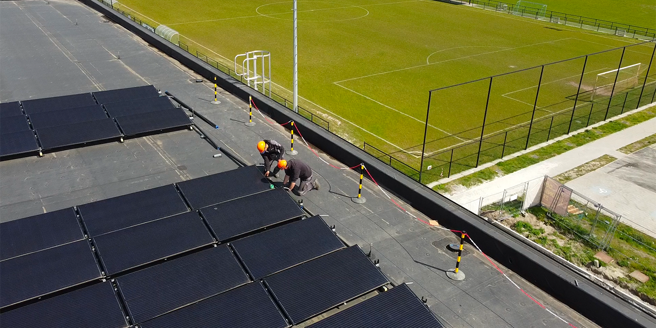 thumbnail_sporthal_moerbeke_triple_solar_pvt_panelen