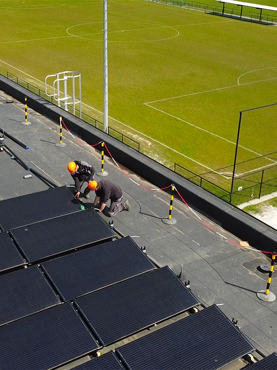 thumbnail_sporthal_moerbeke_triple_solar_pvt_panelen