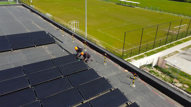 thumbnail_sporthal_moerbeke_triple_solar_pvt_panelen