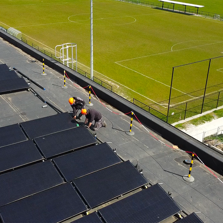 thumbnail_sporthal_moerbeke_triple_solar_pvt_panelen