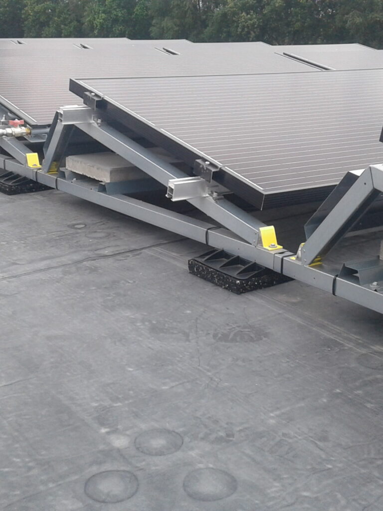 Oudega – Spruyt Woonboot – Hoekstra Heereveen-Triple-Solar-Gasloos-PVT-panelen-warmtepomp-06 vOudega - Spruyt Woonboot - Hoekstra Heereveen-Triple-Solar-Gasloos-PVT-panelen-warmtepomp-06